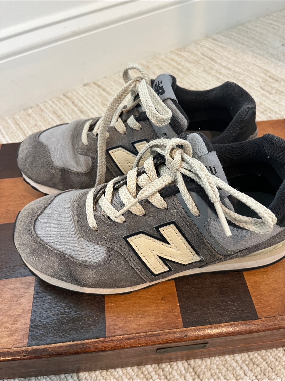 New Balance Kids Gray & Cream Suede Mesh Sneakers boys 2.5